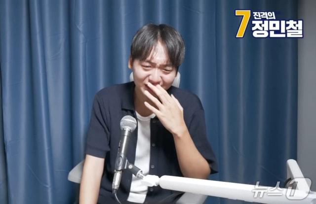 본문 이미지 - 정민철 더불어민주당 최고위원 후보가 지난 18일 자신의 유튜브 채널에서 후보 기탁금은 4배 올랐지만 자신처럼 원외 청년후보는 후원회조차 만들지 못한다는 사정을 이야기 하면서 눈물을 흘렸다. (유튜브 갈무리) ⓒ 뉴스1 