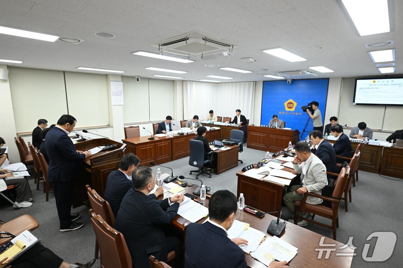 본문 이미지 - 23일 오전 열린 제453회 제주도의회 임시회 환경도시위원회 제1차 회의 현장.(제주도의회 제공, 재판매 및 DB 금지)