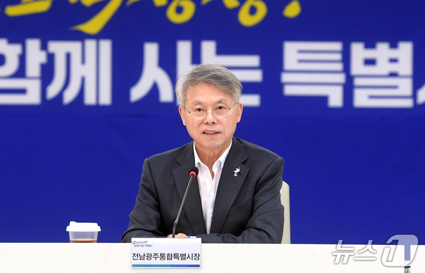 본문 이미지 - 민형배 전남광주통합특별시장이 23일 광주청사에 '제1회 공공기관장 회의'를 열고 당부사항을 말하고 있다.(사진=전남광주통합특별시 제공. 재판매 및 DB 금지)