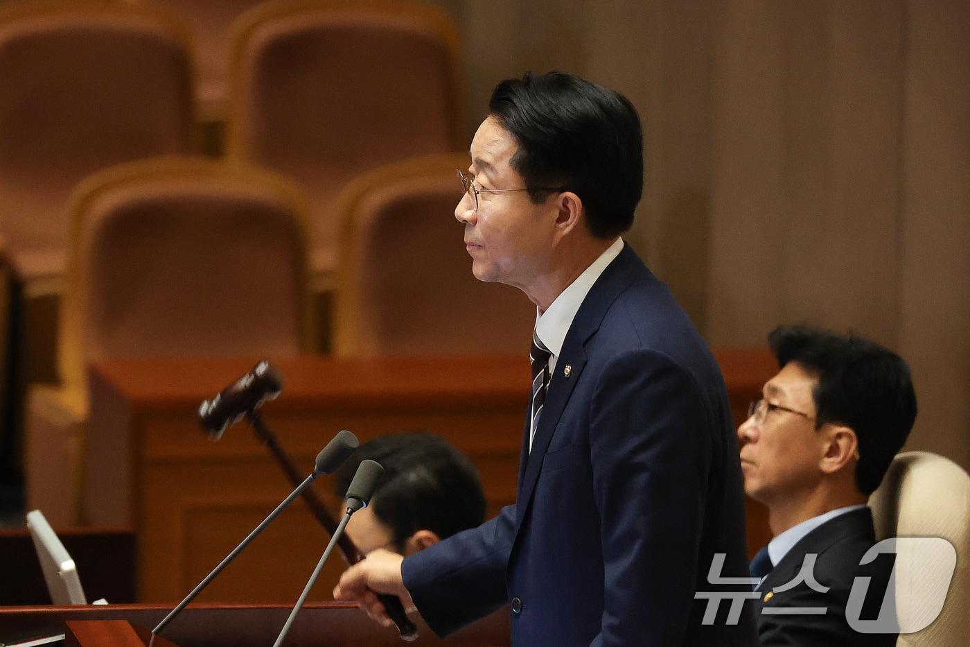 본문 이미지 - 조정식 국회의장이 지난 23일 서울 여의도 국회에서 열린 제437회국회(임시회) 제2차 본회의에서 의사봉을 두드리고 있다. 2026.7.23 ⓒ 뉴스1 신웅수 기자