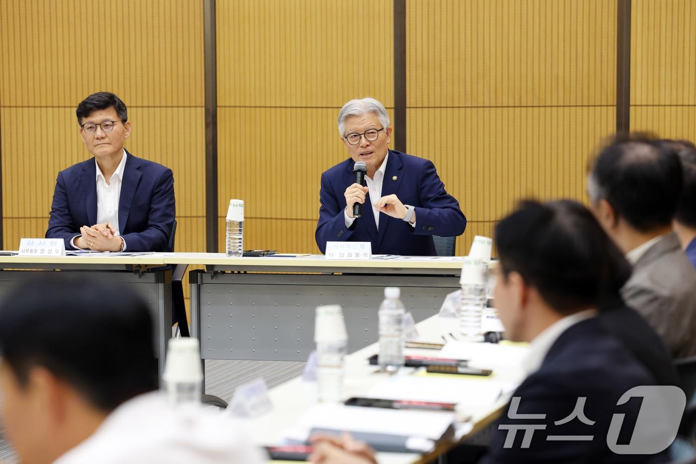 본문 이미지 - 최동석 인사혁신처장이 23일 세종시 정부세종청사에서 열린 '중앙부처 기조실장 대상 적극행정 간담회'에서 인사말을 하고 있다. (인사혁신처 제공. 재판매 및 DB금지) 2026.7.23 ⓒ 뉴스1