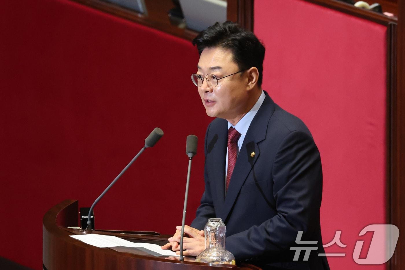 본문 이미지 - 김성원 신임 산업통상자원중소벤처기업위원장이 지난 23일 서울 여의도 국회에서 열린 제437회국회(임시회) 제2차 본회의에서 당선 인사를 하고 있다. 2026.7.23 ⓒ 뉴스1 신웅수 기자