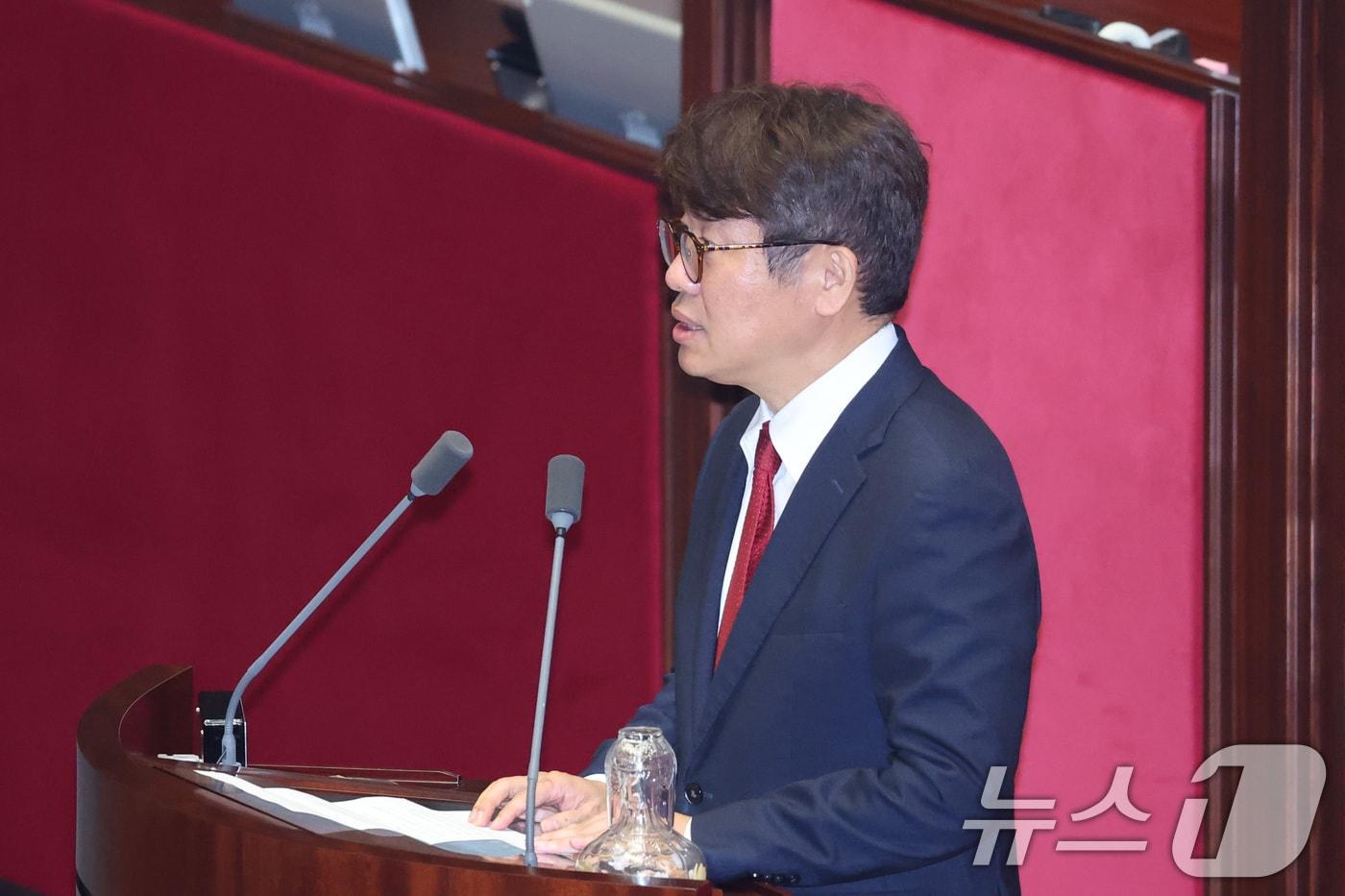 본문 이미지 - 유의동 신임 국토교통위원장이 지난 7월 23일 서울 여의도 국회에서 열린 제437회국회(임시회) 제2차 본회의에서 당선 인사를 하고 있다. 2026.7.23 ⓒ 뉴스1 신웅수 기자