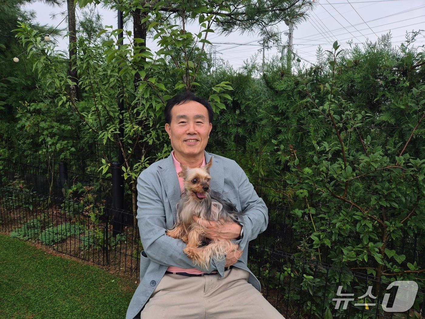 본문 이미지 - 반려견 보약 '보약먹는강아지' 개발한 백덕 노아펫바이오 대표.(노아펫바이오제공. 재산매 및 DB금지)2026.7.24/뉴스1 