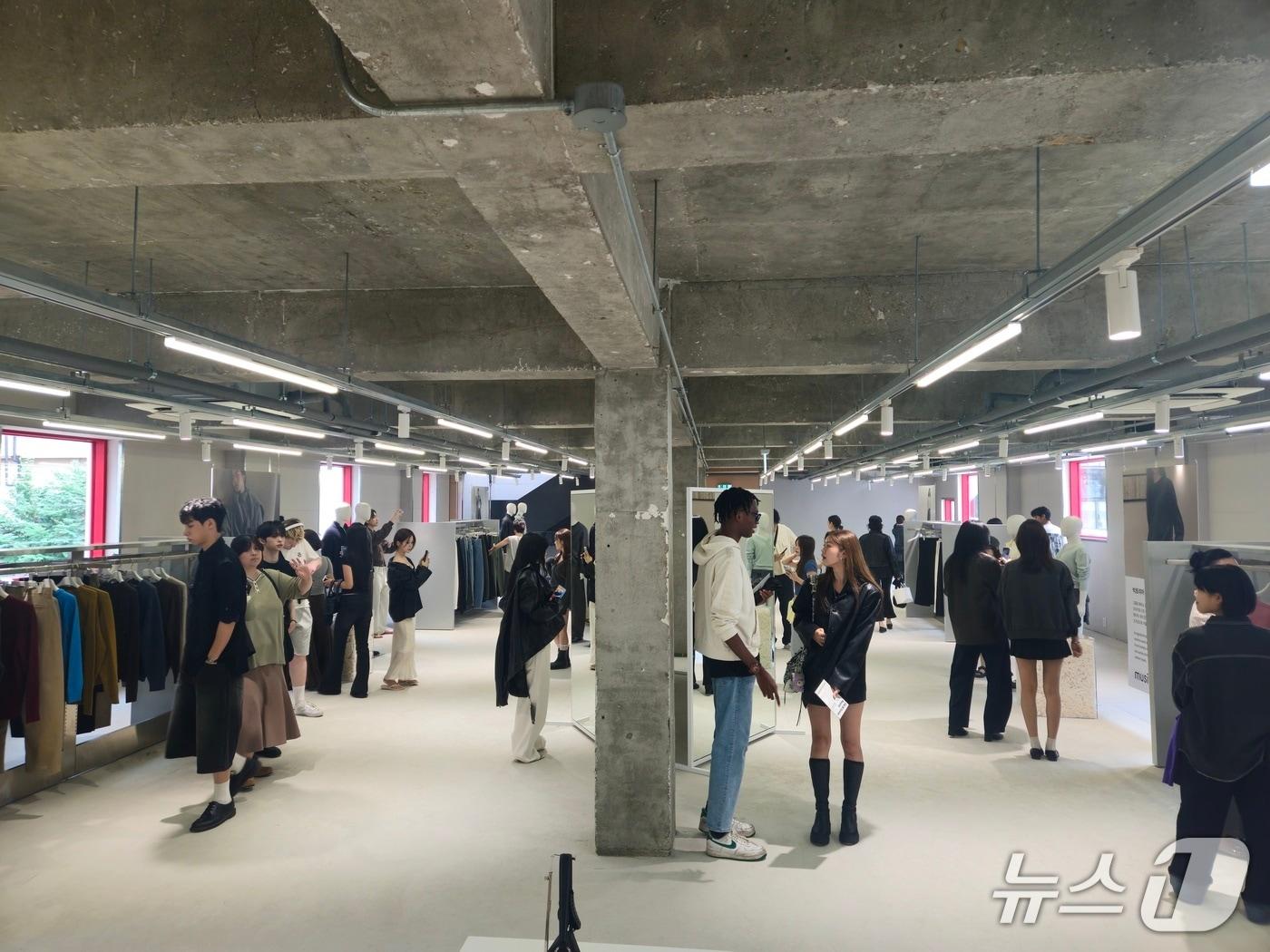 본문 이미지 - 무신사 스탠다드 26FW 프리뷰 행사장 ⓒ 뉴스1 박혜연 기자