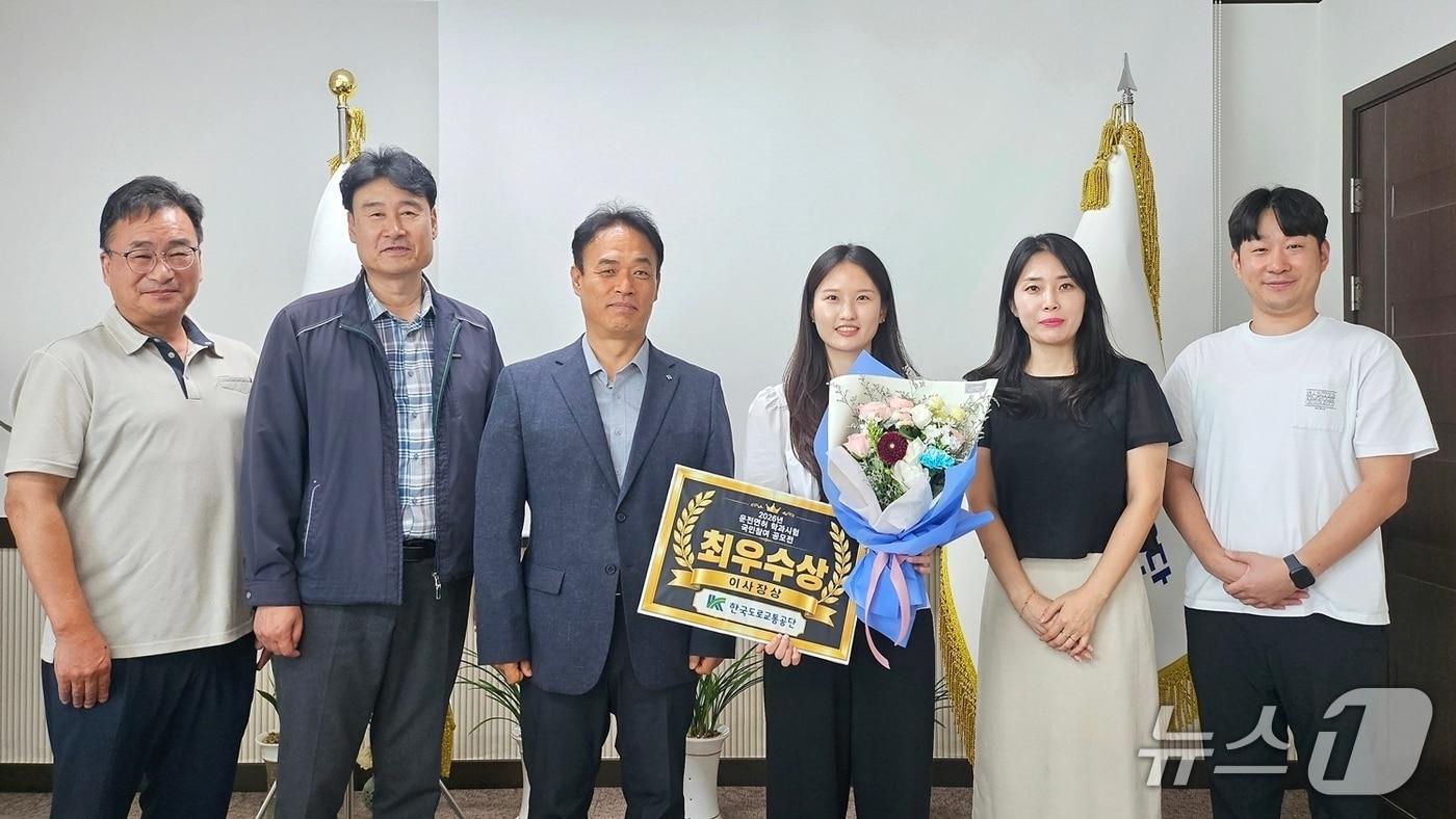 본문 이미지 - 운전면허 학과 시험문제 국민공모전 시상식.(한국도로교통공단 제공. 재판매 및 DB금지)/뉴스1