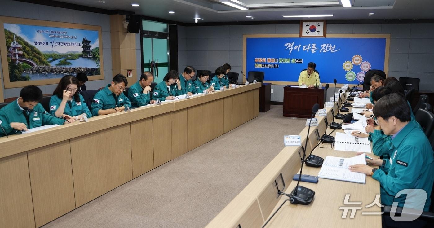 본문 이미지 - 진천군 폭염 대응 추진상황 점검 회의.(진천군 제공. 재판매 및 DB금지)/뉴스1
