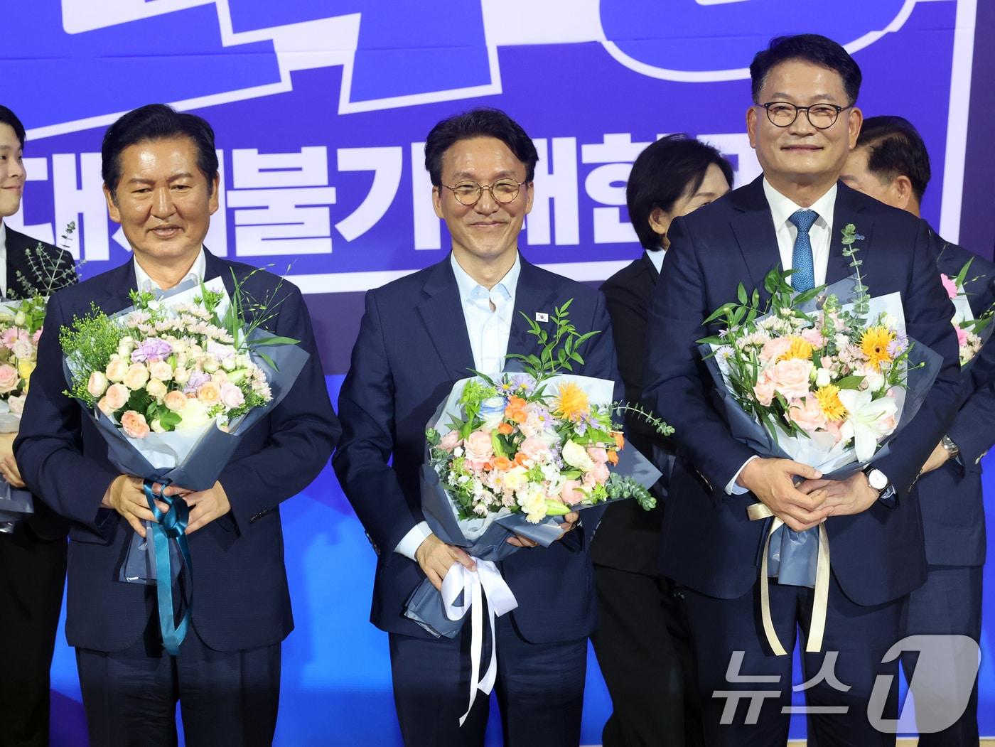 본문 이미지 - 더불어민주당 8·17 전당대회 당대표 본경선에 진출한 정청래(왼쪽부터), 김민석, 송영길 후보. 2026.7.23 ⓒ 뉴스1 황기선 기자