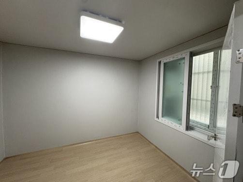 본문 이미지 - 울산 동구 전하동의 한 빈집에 '다시채움 빈집 리모델링' 사업을 완료한 모습.(울산 동구 제공. 재판매 및 DB금지)/뉴스1