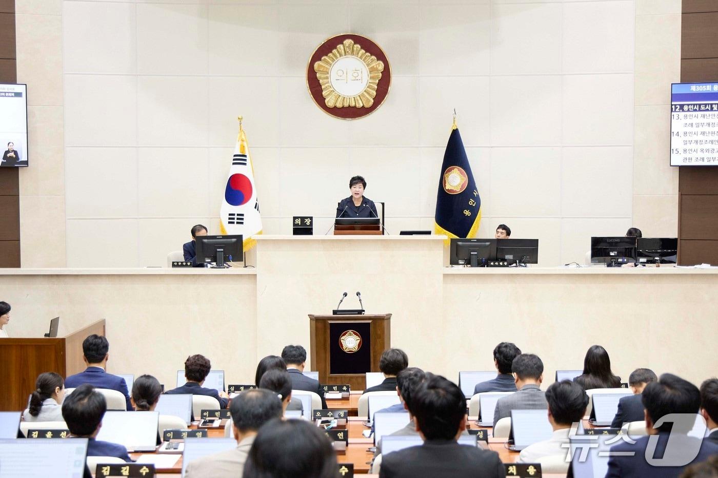본문 이미지 - 24일 열린 용인시의회 제305회 임시회' 제2차 본회의 모습.(용인시의회 제공)