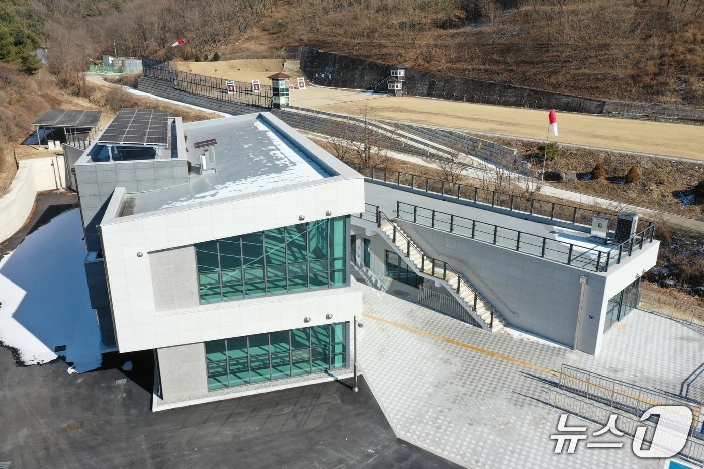 본문 이미지 - 보은동학농민혁명공원 일대에 조성한 스마트 먹거리유통센터와 국궁장.(자료사진)/뉴스1