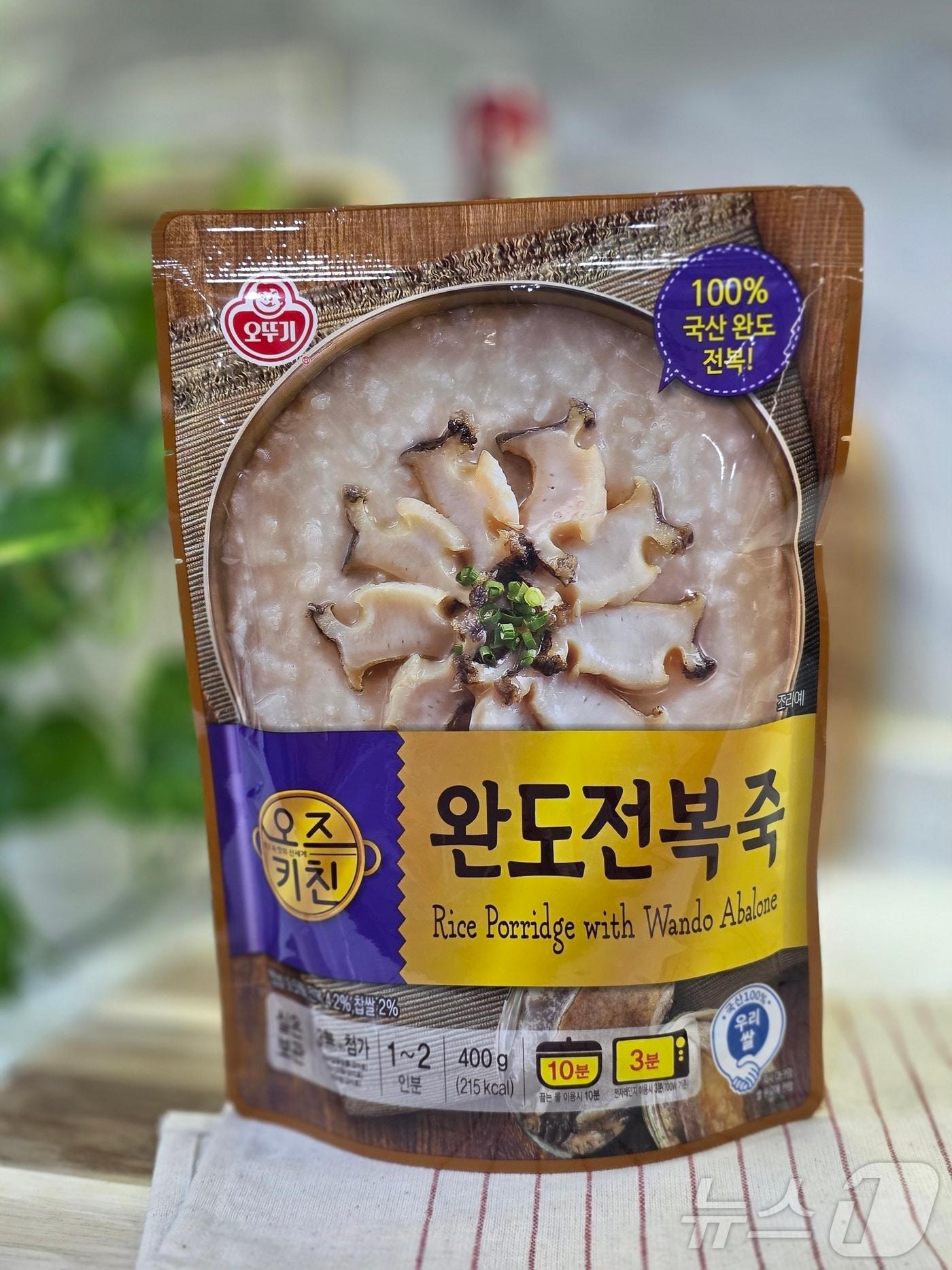 본문 이미지 - (주)오뚜기에서 출시한_오즈치킨 완도 전복죽(완도군 제공. 재판매 및 DB금지) ⓒ 뉴스1 