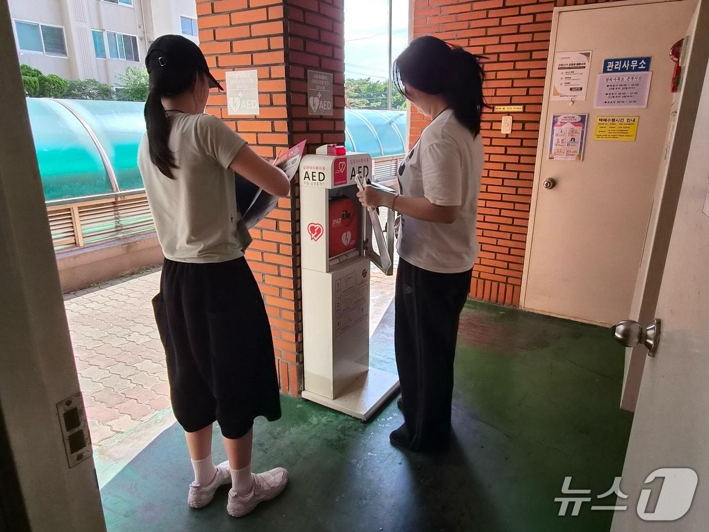 본문 이미지 - 대구에서 응급 대응 역량을 키우는 심폐소생술 서포터즈가 전국 처음으로 활동에 들어간다. 사진은 심폐소생술 서포터즈 활동 모습. (대구시 제공. 재판매 및 DB 금지)/뉴스1