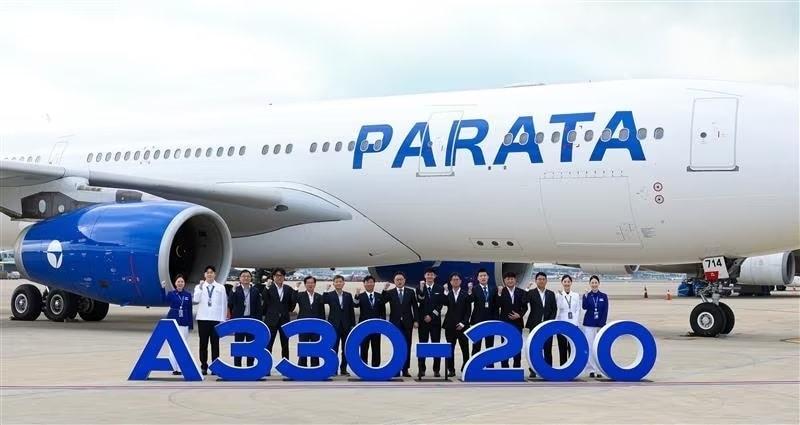 본문 이미지 - 파라타항공의 3호기로 A330-200이 지난해 10월 인천국제공항을 통해 도입된 모습(자료사진. 파라타항공 제공). 2025.10.18.