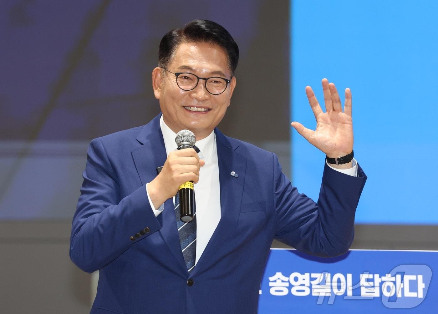 본문 이미지 - 송영길 더불어민주당 당대표 후보가 24일 전북 전주시 전주대학교 JJ아트홀에서 특강을 하고 있다. ⓒ 뉴스1 유경석 기자