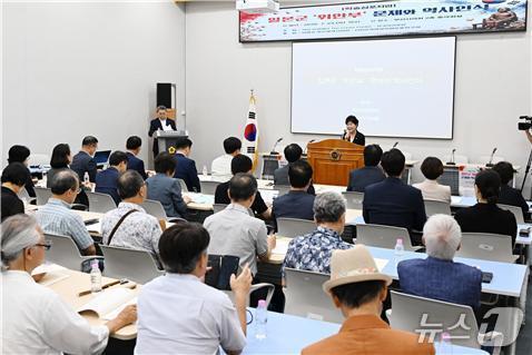 본문 이미지 - 학술심포지엄에서 남명숙 부산시의원이 개회사를 하고 있다.(부산시의회 제공. 재판매 및 DB금지)