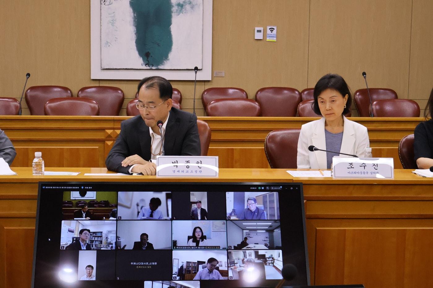 본문 이미지 - 외교부는 24일 박종한 경제외교조정관 주재로 중동전쟁과 관련한 에너지·원자재 공급망 점검을 위한 본부·재외공관 화상회의를 개최했다. (사진=외교부)  