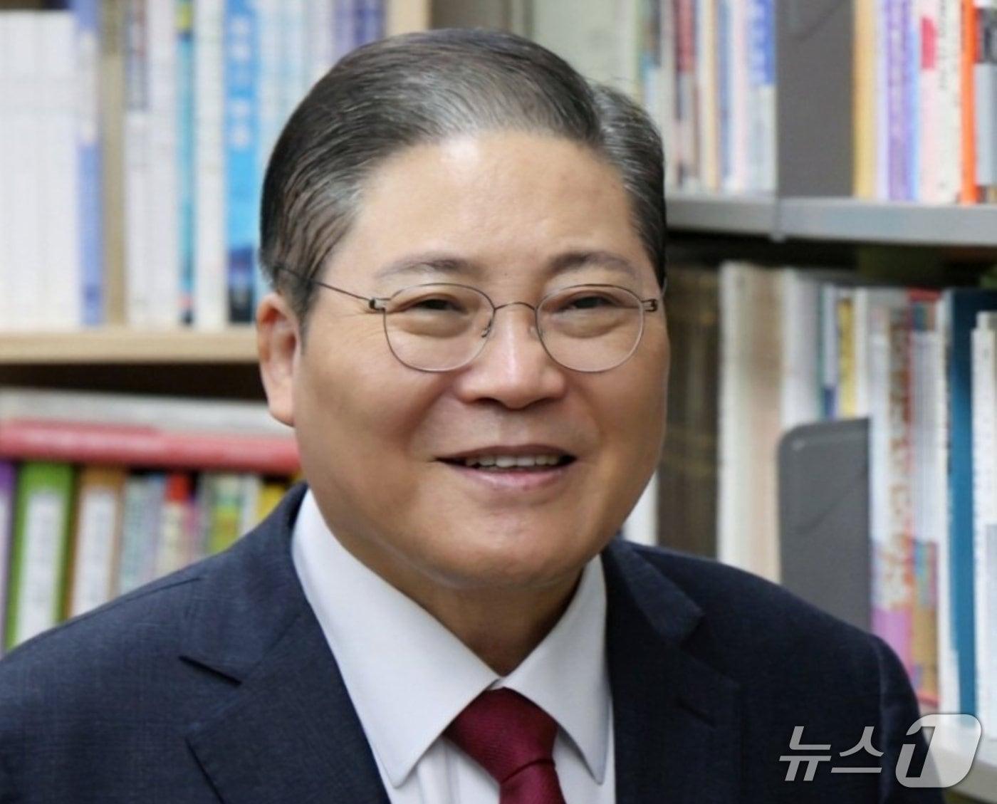 본문 이미지 - ['유리거울의 시편들'의 저자 소강석  새에덴교회 담임목사