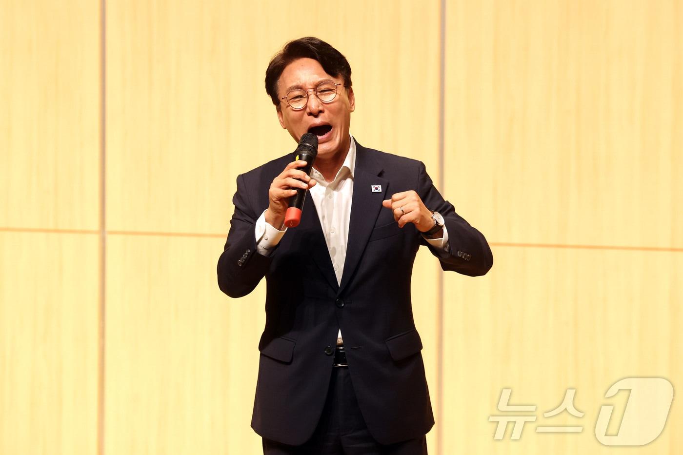 본문 이미지 - 더불어민주당 당권 주자인 김민석 의원이 26일 전남광주통합특별시 북구 광주과학기술원에서 열린 초청 강연회에서 발언을 하고 있다. 2026.7.26 ⓒ 뉴스1 조수민 기자