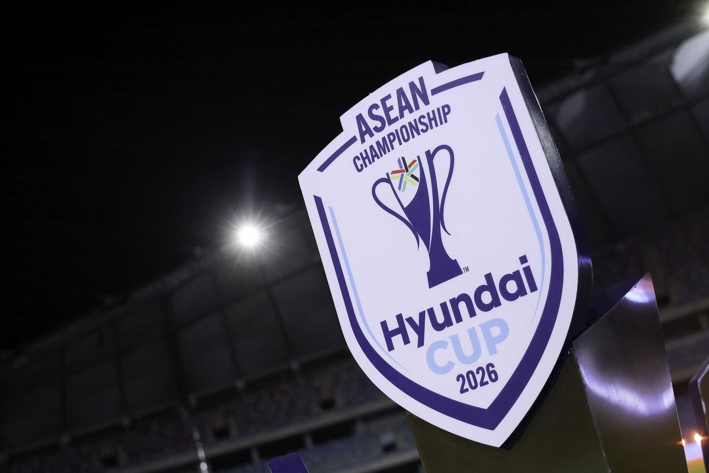 본문 이미지 - 동남아시아 최대 축구 대회 '아세안 현대컵'이 현대자동차의 후원으로 24일(현지시각) 캄보디아 프놈펜 모로독 데코 국립경기장에서 열렸다. 사진은 경기장에 설치된 아세안 현대컵 휘장(자료사진. 현대차 제공). 2026.7.24.