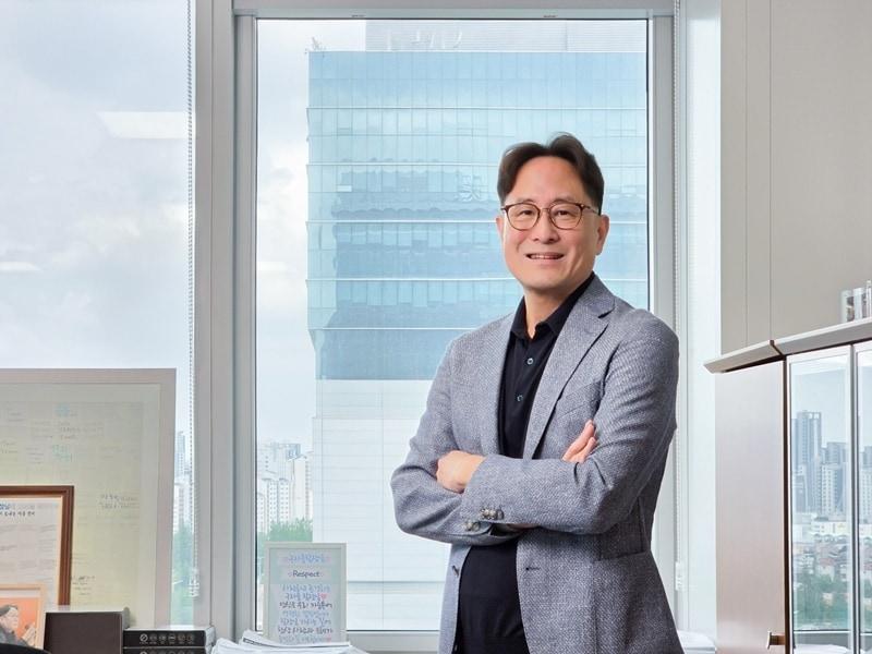 본문 이미지 - 삼성전자 파운드리사업부 기술개발실장 구자흠 부사장. (출처 : 삼성전자 반도체 뉴스룸)