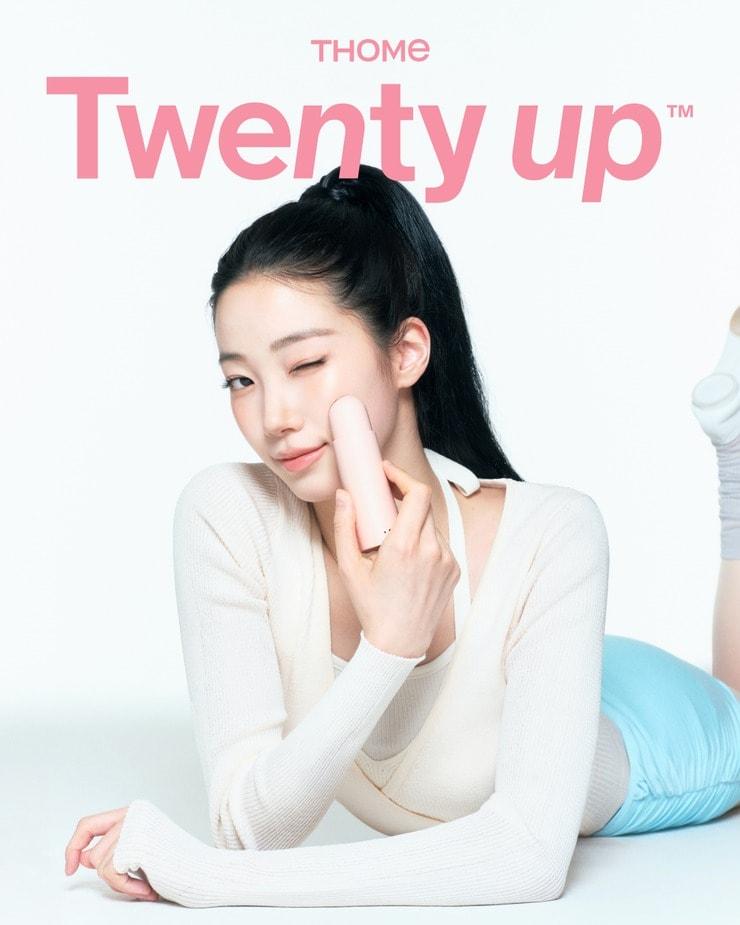 본문 이미지 - 앳홈의 뷰티 디바이스 브랜드 톰(THOME)이 스타일 커머스 플랫폼 지그재그에 입점하고 신제품 '투앤티업(Twenty up)'을 선보였다. (앳홈 제공)