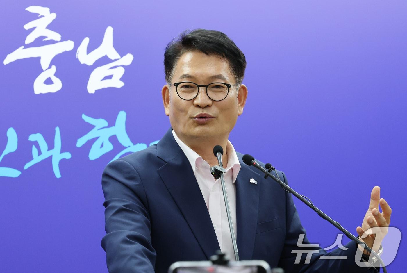 본문 이미지 - 송영길 더불어민주당 당대표 후보가 27일 오전 충남도청 브리핑룸에서 기자회견을 하고 있다. 2026.7.27 ⓒ 뉴스1 김기태 기자