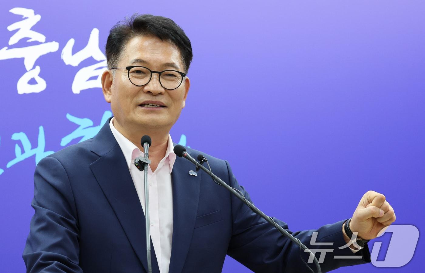 본문 이미지 - 송영길 더불어민주당 당대표 후보가 27일 오전 충남 홍성군 충남도청 브리핑룸에서 기자회견을 하고 있다. 2026.7.27 ⓒ 뉴스1 김기태 기자