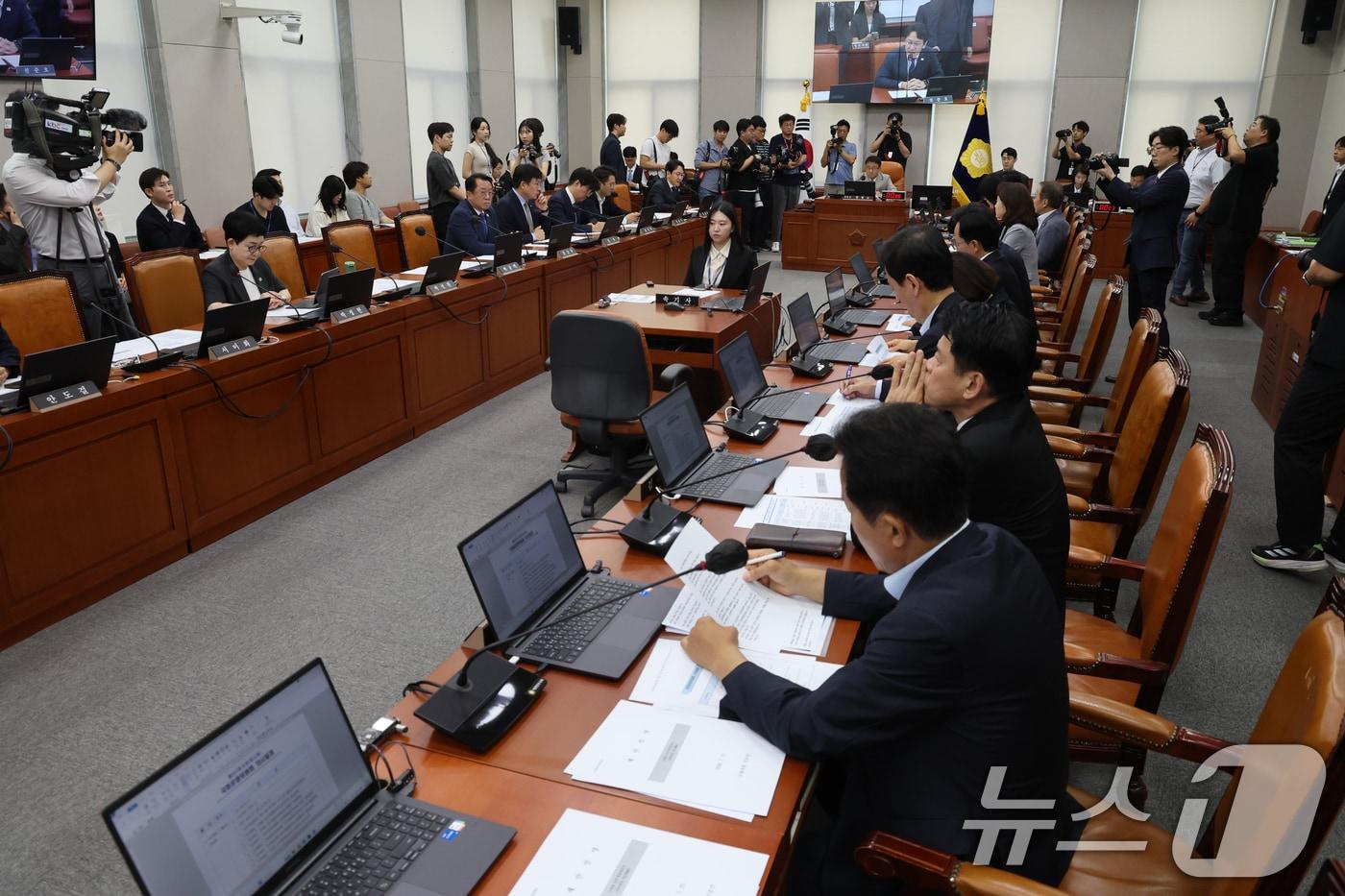 본문 이미지 - 한병도 국회 운영위원장이 27일 오전 서울 여의도 국회에서 열린 운영위원회 전체회의에서 발언을 하고 있다. 2026.7.27 ⓒ 뉴스1 황기선 기자