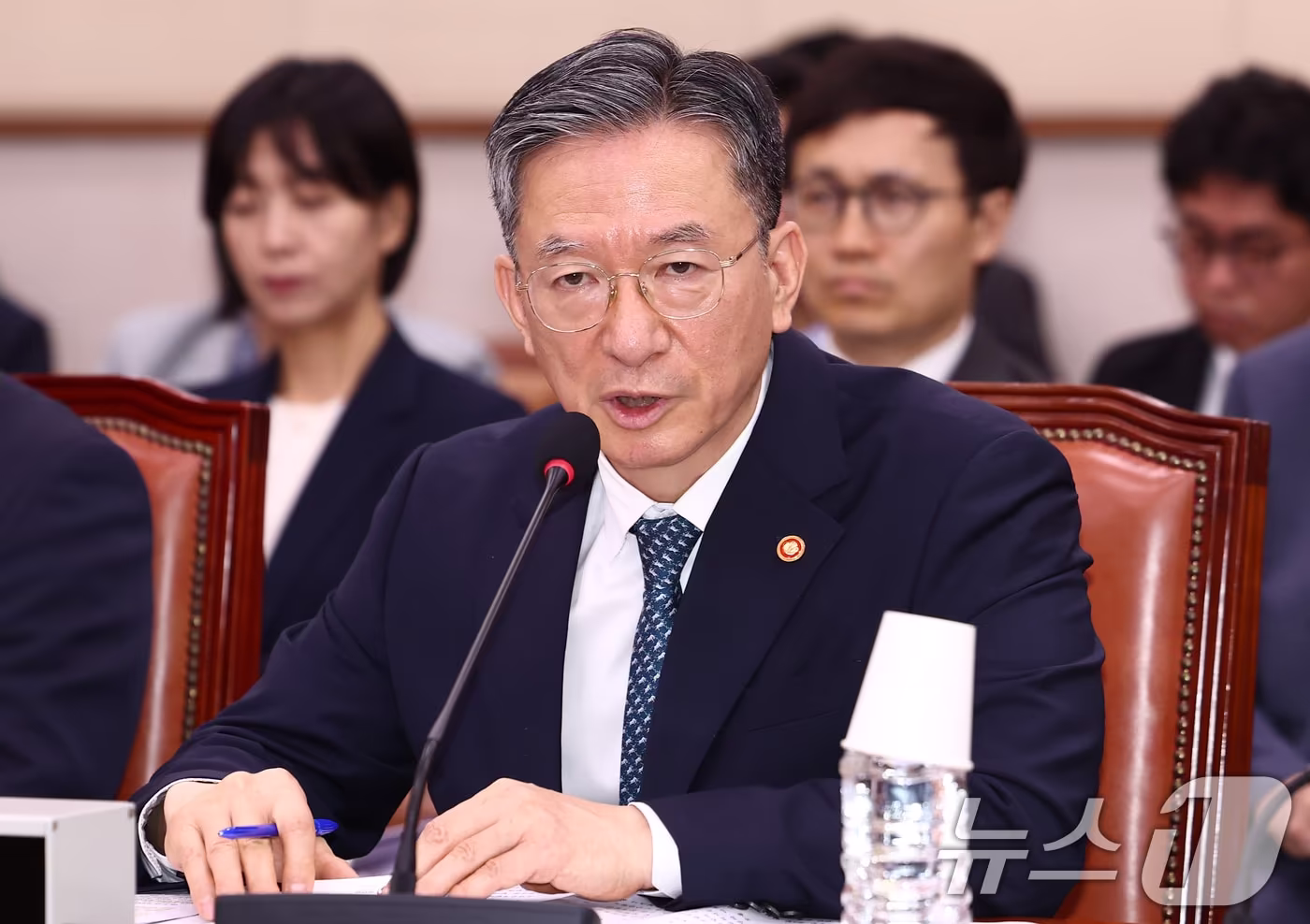 본문 이미지 - 정성호 법무부 장관이 27일 오전 서울 여의도 국회에서 열린 법제사법위원회 전체회의에서 의원 질의에 답변하고 있다. ⓒ 뉴스1 김민지 기자