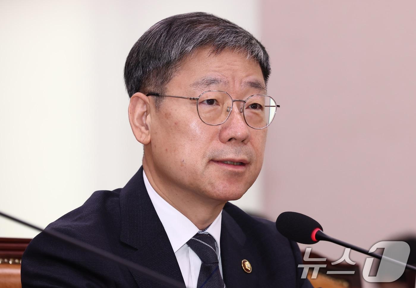 본문 이미지 - 노경필 법원행정처장이 27일 오전 서울 여의도 국회에서 열린 법제사법위원회 전체회의에서 의원 질의에 답변하고 있다. 2026.7.27 ⓒ 뉴스1 김민지 기자