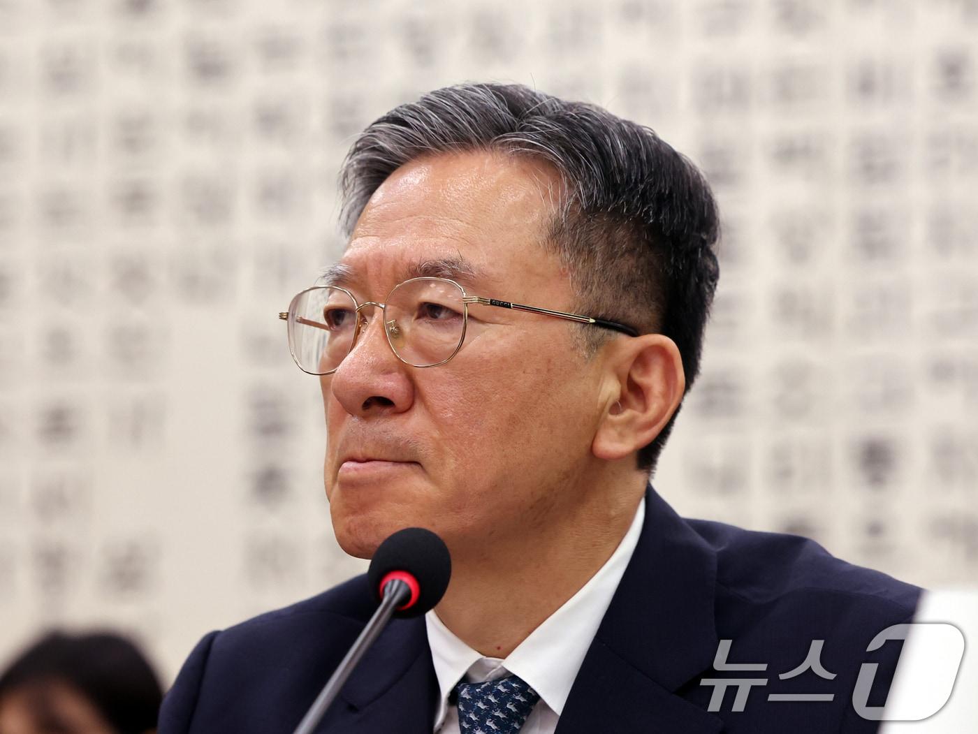 본문 이미지 - 정성호 법무부 장관이 27일 오전 서울 여의도 국회에서 열린 법제사법위원회 전체회의에서 생각에 잠겨 있다. 2026.7.27 ⓒ 뉴스1 황기선 기자