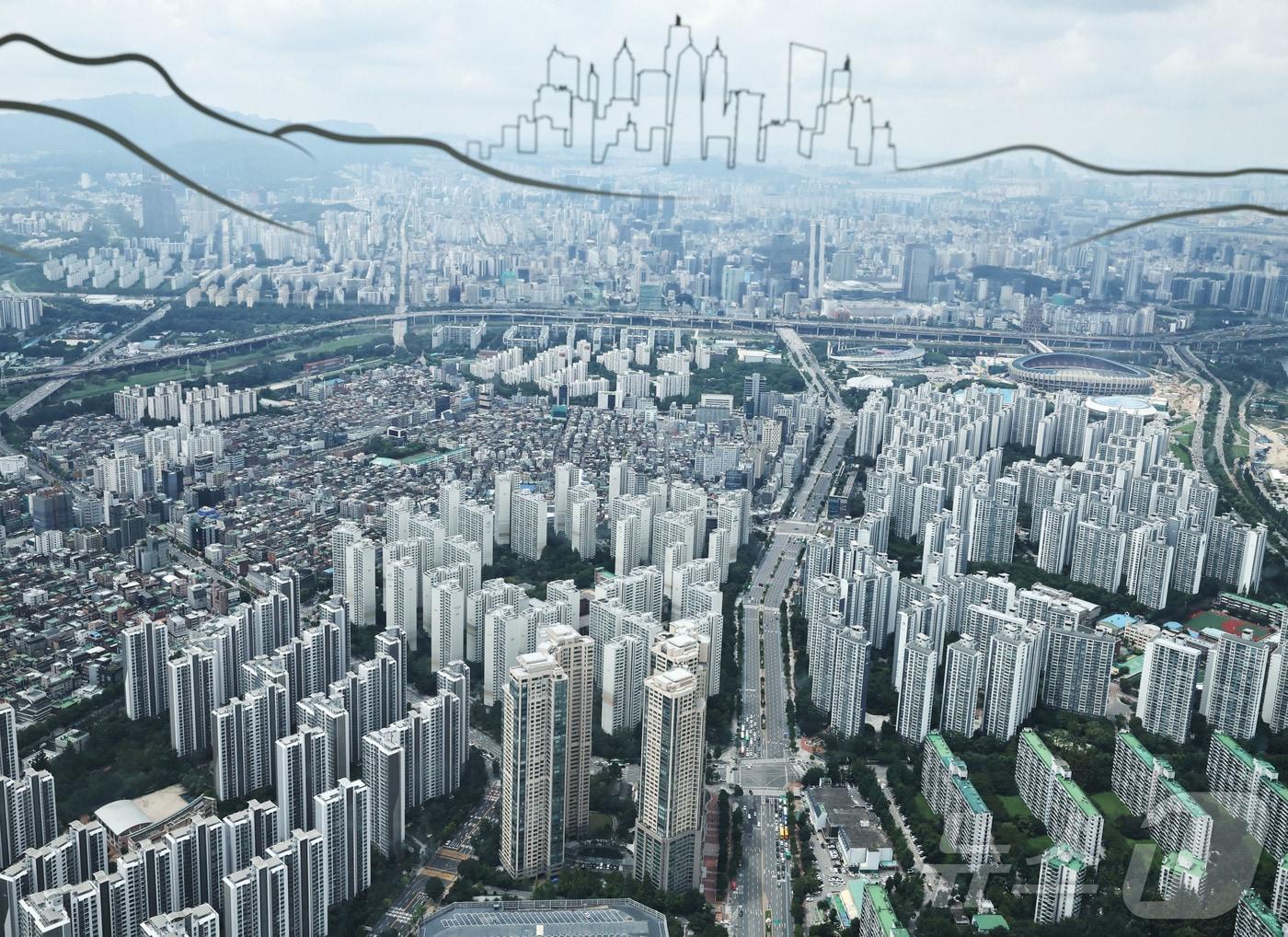 본문 이미지 - 서울 송파구 롯데월드타워 서울스카이에서 바라본 서울 시내 아파트. 2026.7.27 ⓒ 뉴스1 이종수 기자