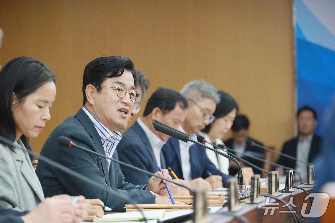 본문 이미지 - 허태정 대전시장이 27일 오전 주간업무회의를 주재하고 있다. (시 제공) / 뉴스1