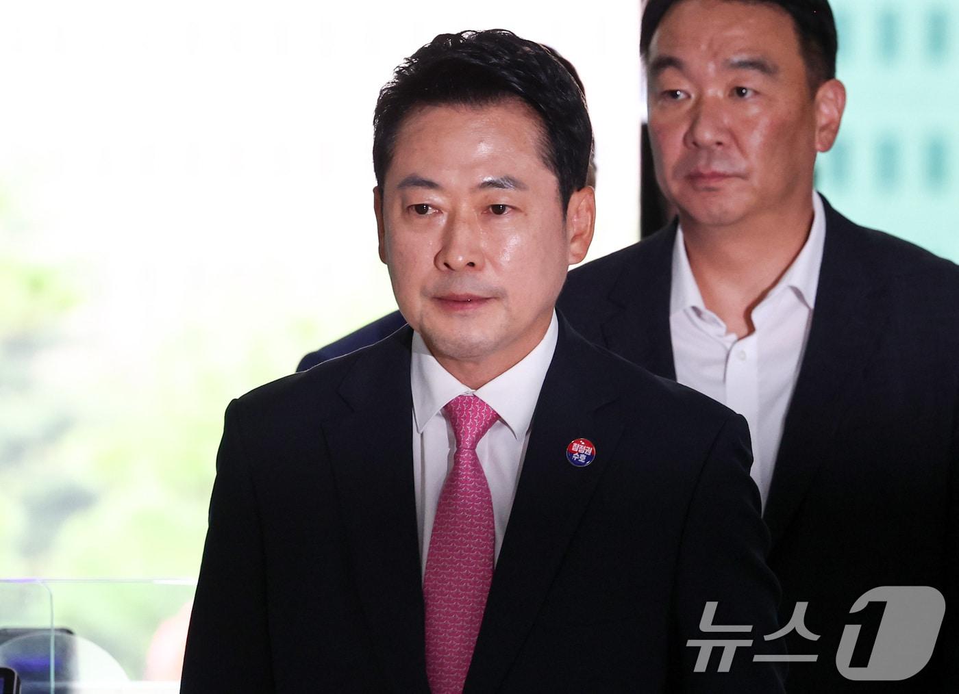 본문 이미지 - 장동혁 국민의힘 대표가 27일 경기 과천시 중앙선거관리위원회에서 열린 6.3 지방선거 선거 소청 첫 심의에 출석하고 있다. 2026.7.27 ⓒ 뉴스1 최지환 기자
