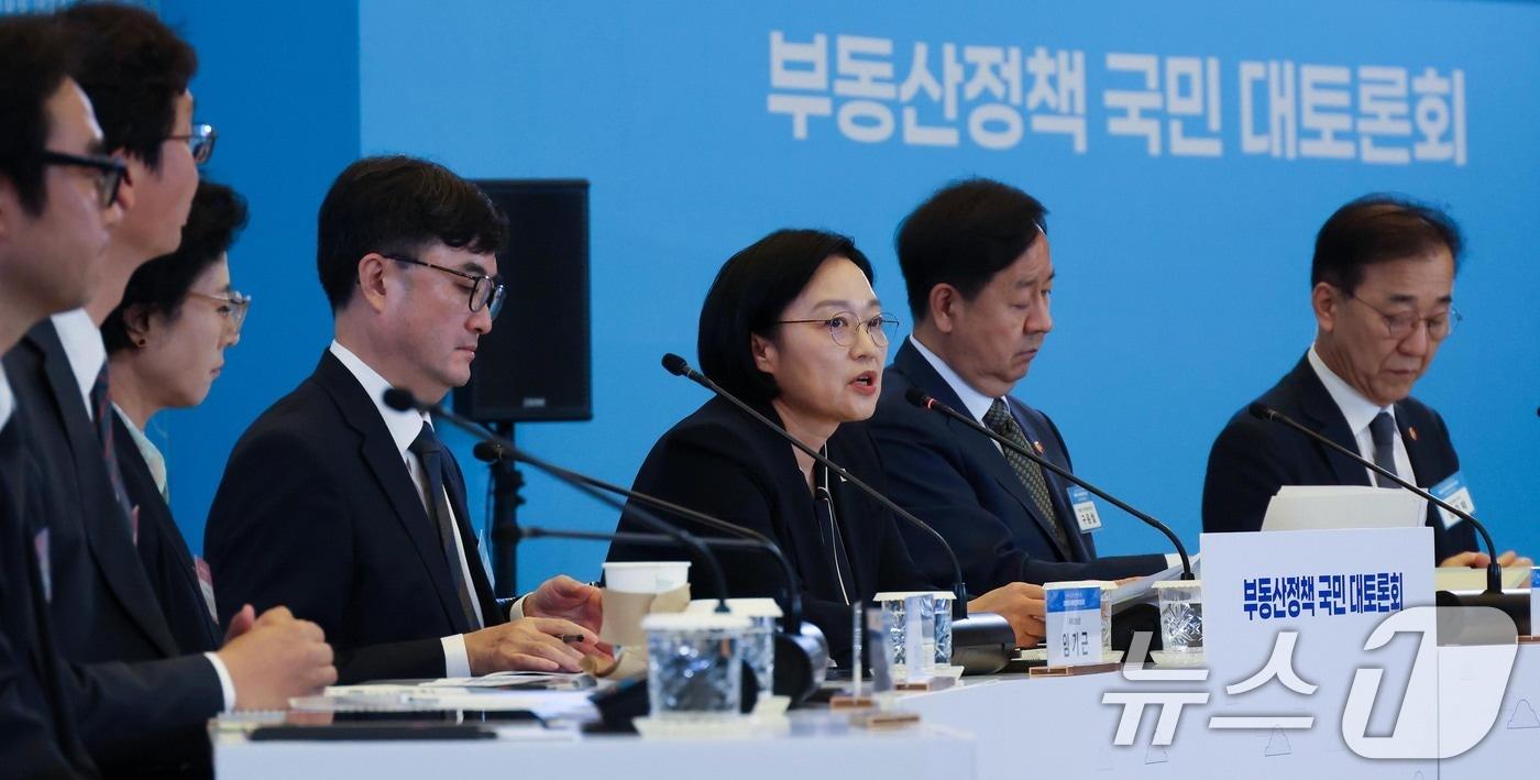 본문 이미지 - 한성숙 국무총리가 27일 서울 중구 대한상공회의소에서 열린 부동산정책 국민 대토론회에서 모두발언을 하고 있다. (공동취재) 2026.7.27 ⓒ 뉴스1 김도우 기자