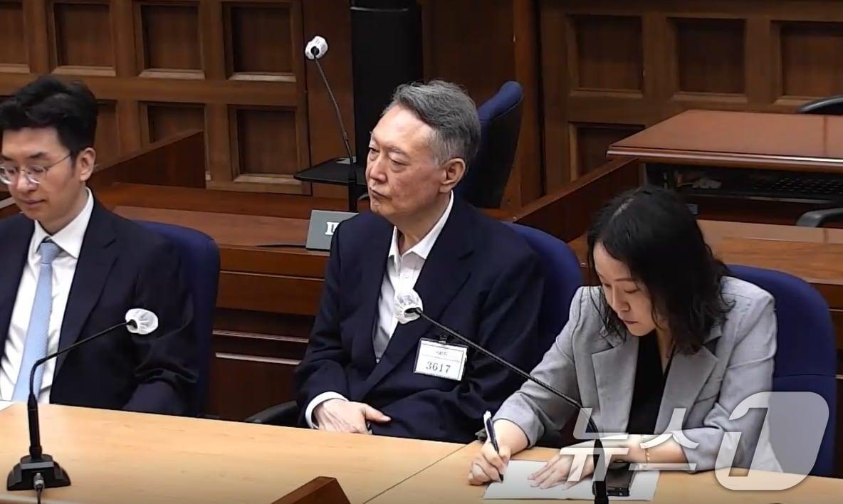 본문 이미지 - 27일 서울 서초구 서울중앙지방법원에서 윤석열 전 대통령의 공직선거법 위반 혐의 1심 선고가 진행되고 있다. 이날 법원은 윤석열에게 징역 1년 6개월에 집행유예 3년을 선고했다. (서울중앙지방법원 제공. 재판매 및 DB금지) 2026.7.27 ⓒ 뉴스1