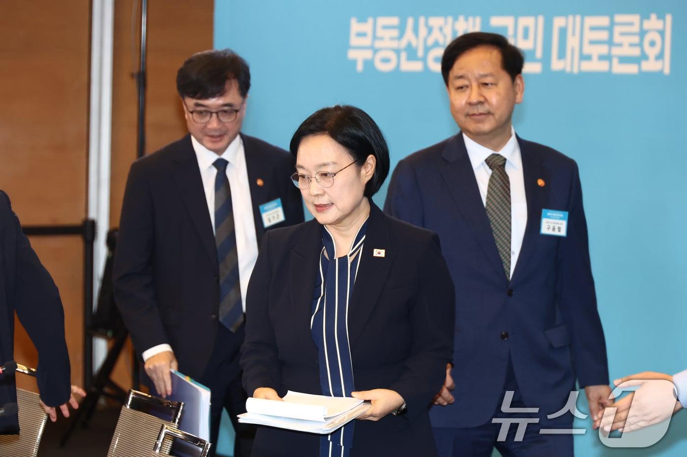 본문 이미지 - 한성숙 국무총리가 27일 서울 대한상공회의소에서 열린 부동산정책 국민 대토론회에 참석하고 있다. (공동취재) 2026.7.27 ⓒ 뉴스1 김도우 기자