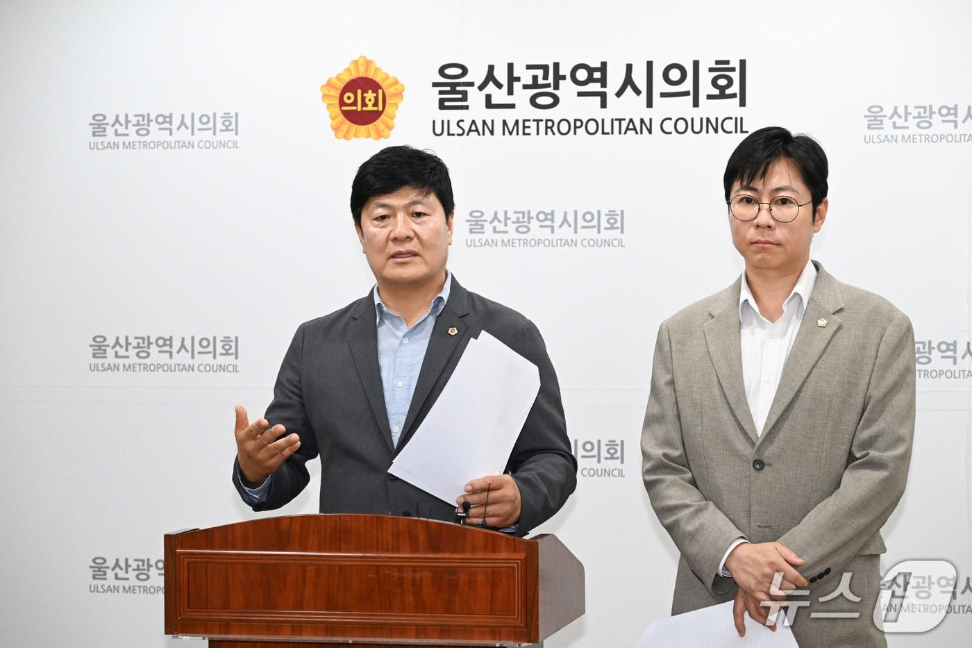 본문 이미지 - 국민의힘 소속 공진혁 의회운영위원장이 27일 시의회 프레스센터에서 기자회견을 열고 있다.(울산시의회 제공. 재판매 및 DB금지)/뉴스1
