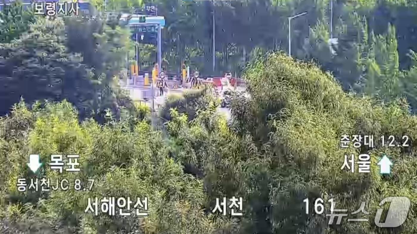 본문 이미지 - 서천 서해안고속도로 사고 현장. (도로공사 CCTV 갈무리, 재판매 및 DB금지) /  뉴스1 