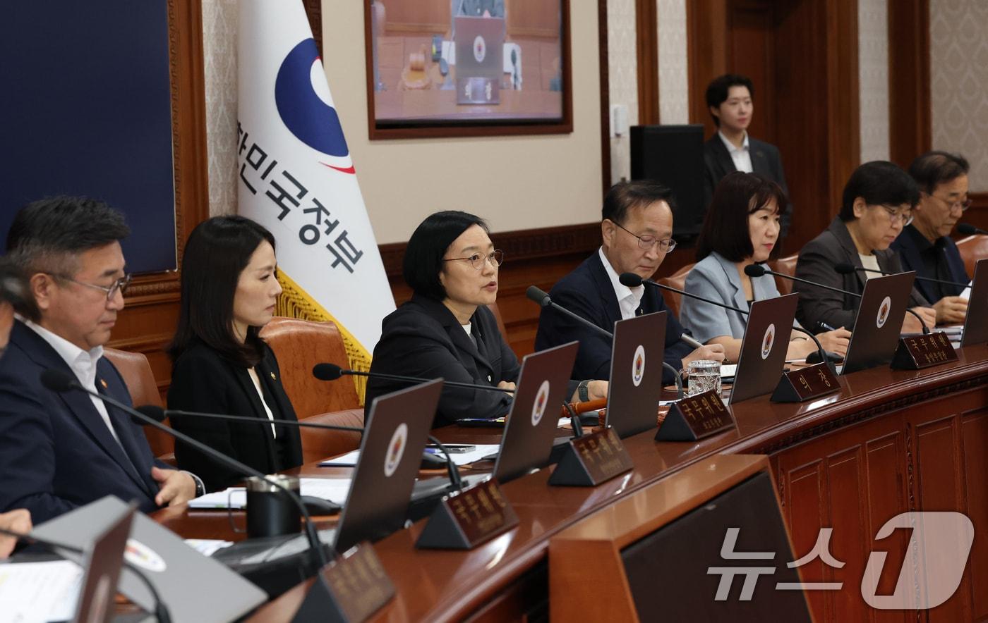 본문 이미지 - 한성숙 국무총리가 28일 오전 서울 종로구 정부서울청사에서 열린 국무회의에서 모두발언을 하고 있다. (공동취재) 2026.7.28 ⓒ 뉴스1 김명섭 기자