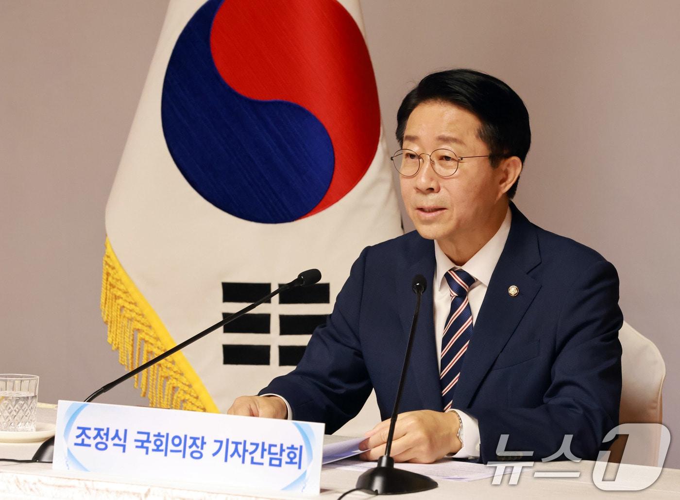 본문 이미지 - 조정식 국회의장이 28일 서울 여의도 국회 사랑재에서 열린 취임 첫 기자간담회에서 인사말을 하고 있다. 2026.7.28 ⓒ 뉴스1 국회사진기자단