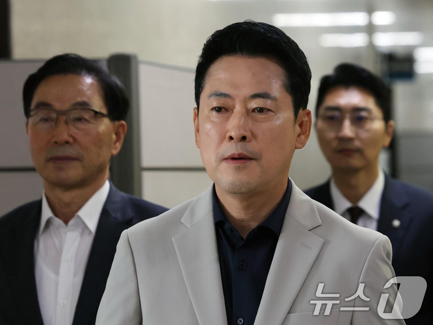 본문 이미지 - 장동혁 국민의힘 대표가 28일 오전 서울 여의도 국회에서 열린 '선출직 공직자 평가혁신 TF 임명장 수여식 및 1차 회의'에 참석하고 있다. 2026.7.28 ⓒ 뉴스1 황기선 기자