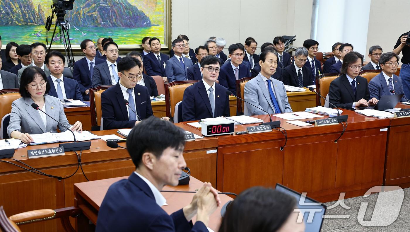본문 이미지 - 지난 7월 28일 여의도 국회에서 열린 정무위원회 제2차 전체회의에 채이배 국무총리비서실장, 임기근 국무조정실장 등이 출석해 있다. 2026.7.28 ⓒ 뉴스1 김도우 기자