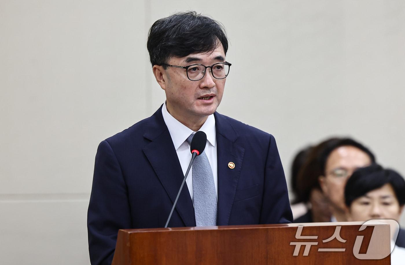 본문 이미지 - 임기근 국무조정실장이 28일 서울 여의도 국회에서 열린 정무위원회 제2차 전체회의에서 업무보고를 하고 있다. 2026.7.28 ⓒ 뉴스1 김도우 기자
