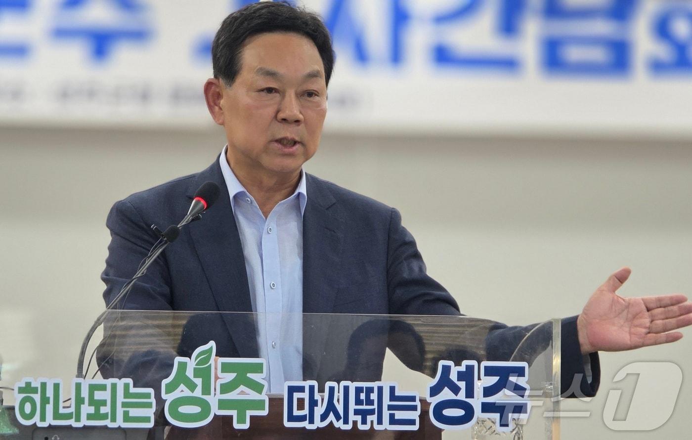 본문 이미지 - 전화식 경북 성주군수가 28일 군청에서 기자회견을 하고 있다. 2026.7.28 ⓒ 뉴스1 정우용 기자