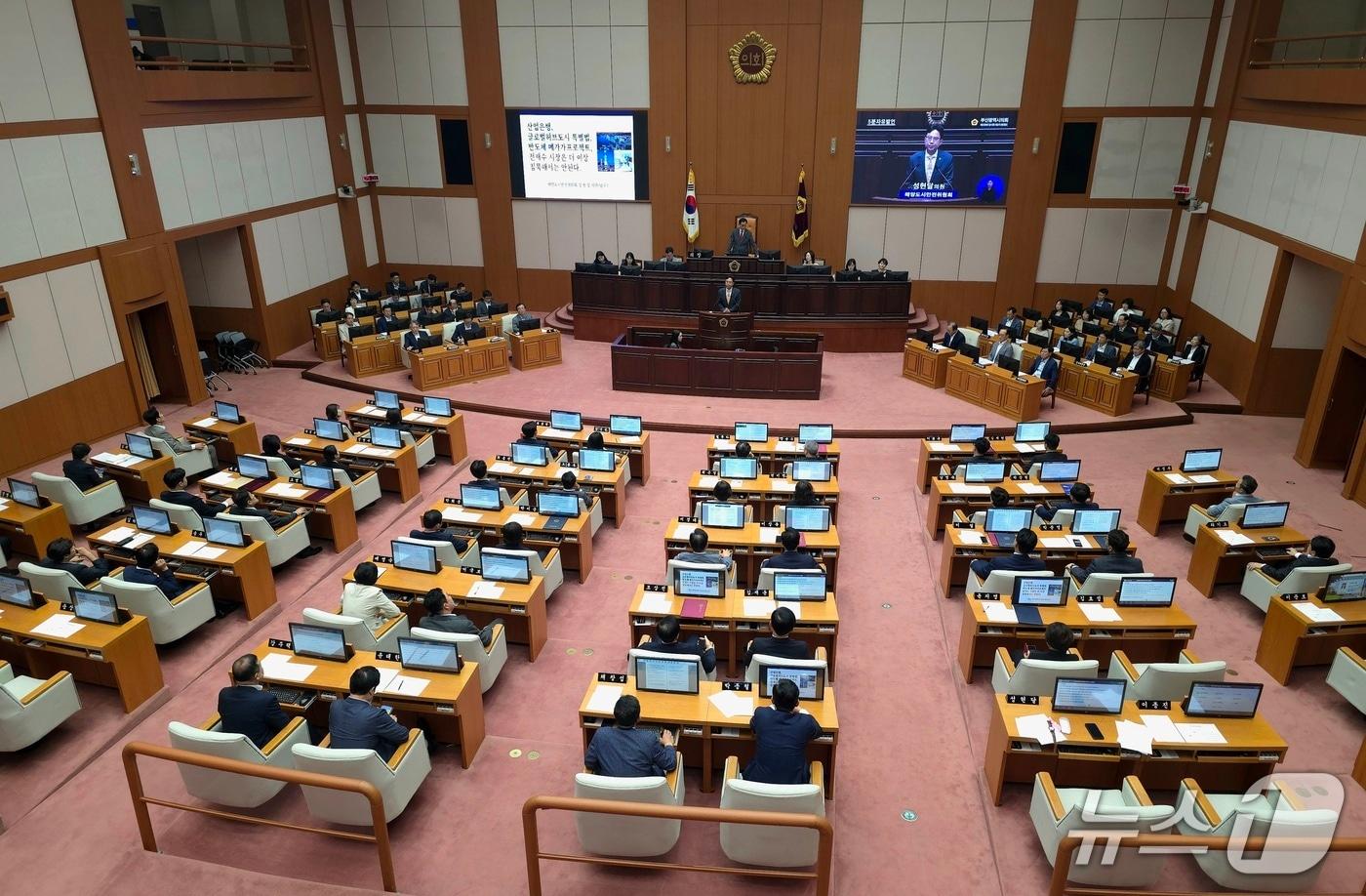 본문 이미지 - 28일 부산시의회 제338회 임시회 제3차 본회의가 진행되고 있다.2026.7.28/뉴스1 ⓒ News1 이주현 기자