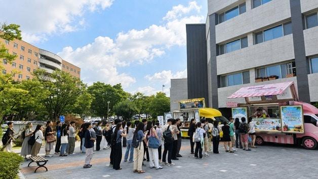 본문 이미지 - 커피차 이벤트.(한국교원대학교 제공. 재판매 및 DB금지)