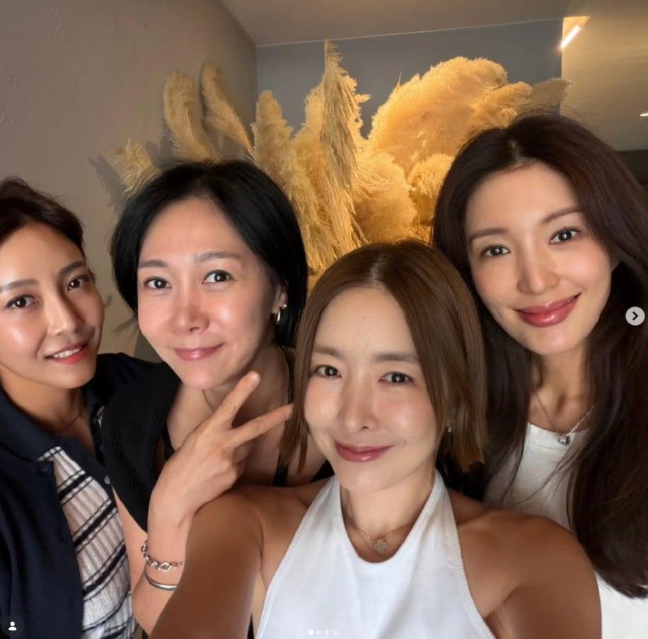 본문 이미지 - 임유진 이민경 한에스더 서지영(왼쪽부터) / 한에스더 인스타그램