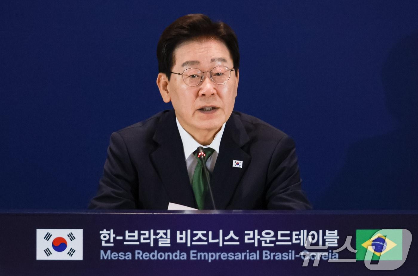 본문 이미지 - 이재명 대통령이 28일(현지시간) 브라질 상파울루 한 호텔에서 열린 비즈니스 라운드테이블에서 발언을 하고 있다. 2026.7.29 ⓒ 뉴스1 허경 기자